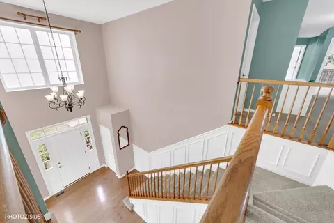 Entry Way - 157 Primrose Ln, Bartlett, IL 60103 photo 5 of 6