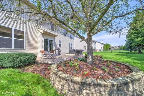 Exterior - 157 Primrose Ln, Bartlett, IL 60103 photo 5 of 7