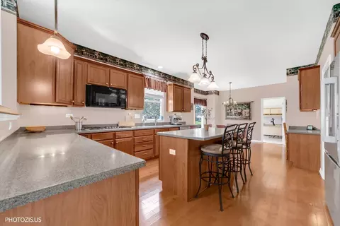 Kitchen - 157 Primrose Ln, Bartlett, IL 60103 photo 5 of 5