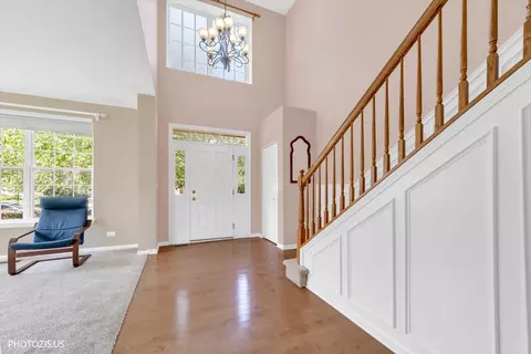 Entry Way - 157 Primrose Ln, Bartlett, IL 60103 photo 3 of 6