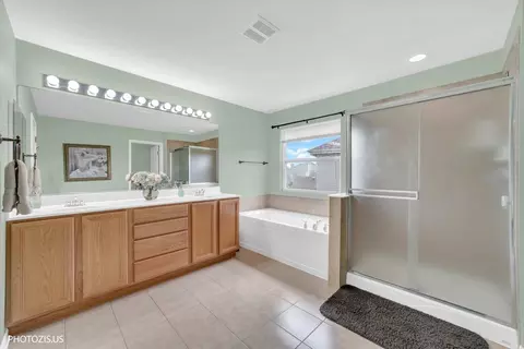 Bath - 157 Primrose Ln, Bartlett, IL 60103 photo 2 of 4