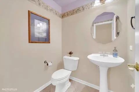 Bath - 157 Primrose Ln, Bartlett, IL 60103 photo 1 of 4