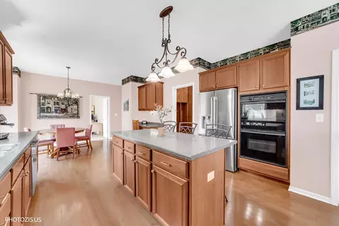 Kitchen - 157 Primrose Ln, Bartlett, IL 60103 photo 4 of 5