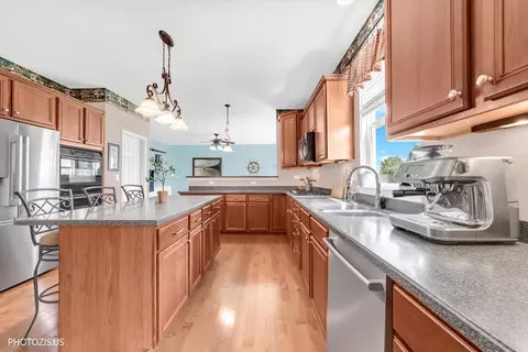 Kitchen - 157 Primrose Ln, Bartlett, IL 60103 photo 2 of 5