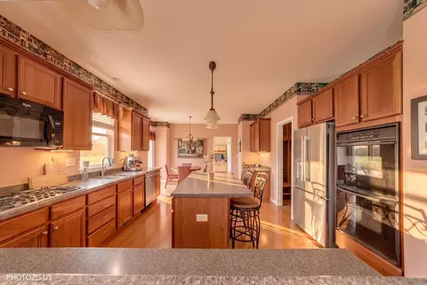 Kitchen - 157 Primrose Ln, Bartlett, IL 60103 photo 3 of 5
