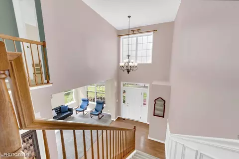 Entry Way - 157 Primrose Ln, Bartlett, IL 60103 photo 2 of 6