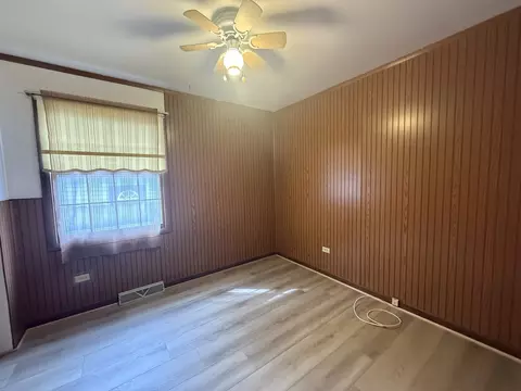 Bedroom - 1406 Kaskaskia Ave, Elgin, IL 60123 photo 5 of 6