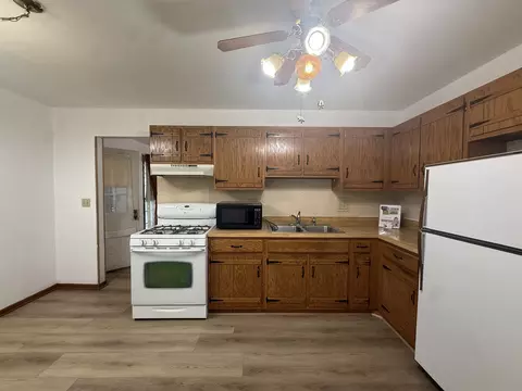Kitchen - 1406 Kaskaskia Ave, Elgin, IL 60123 photo 4 of 4