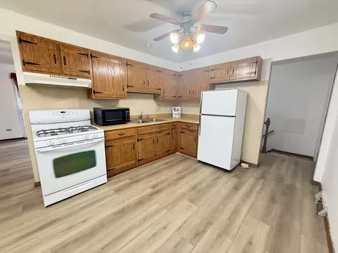Kitchen - 1406 Kaskaskia Ave, Elgin, IL 60123 photo 2 of 4