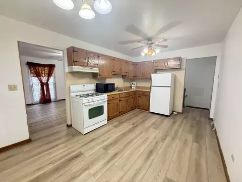 Kitchen - 1406 Kaskaskia Ave, Elgin, IL 60123 photo 3 of 4