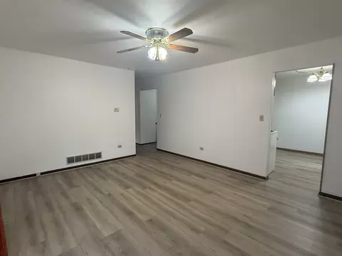 Living - 1406 Kaskaskia Ave, Elgin, IL 60123 photo 3 of 4