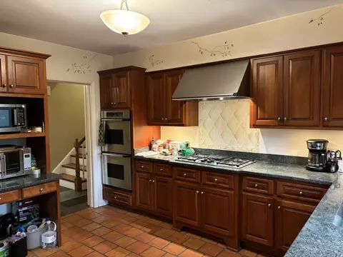 Kitchen - 1116 Woodview Rd, Burr Ridge, IL 60527 photo 3 of 3