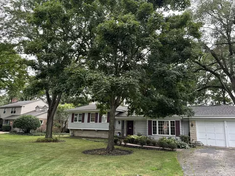 Exterior - 1116 Woodview Rd, Burr Ridge, IL 60527 photo 2 of 8
