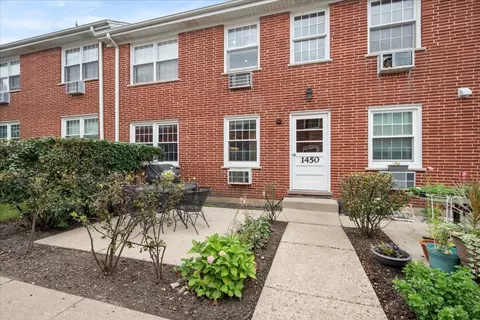 Exterior - Undisclosed, Glenview, IL 60025 photo 2 of 3