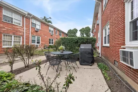 Exterior - Undisclosed, Glenview, IL 60025 photo 1 of 3