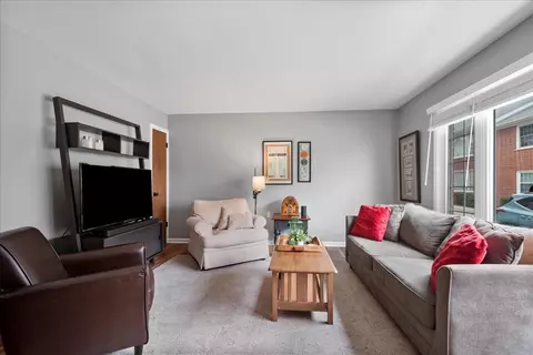 Living - Undisclosed, Glenview, IL 60025 photo 3 of 3