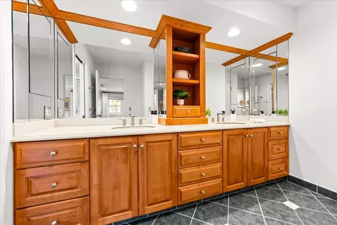 Bath - 1745 E Summit Ct, Deerfield, IL 60015 photo 2 of 3