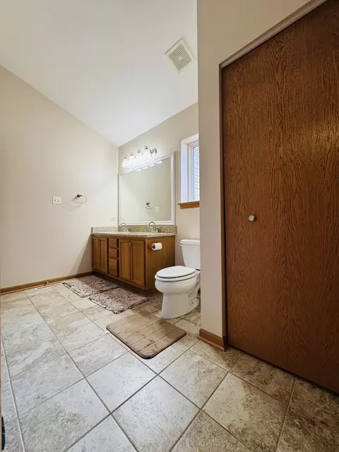 Bath - 5708 Brosam Dr, Plainfield, IL 60586 photo 2 of 2