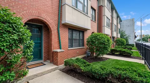 821 N Harlem Ave, Oak Park, IL 60302