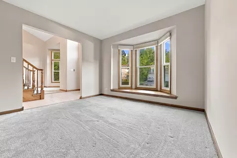 Living - 170 Salford Dr, Algonquin, IL 60102 photo 3 of 8