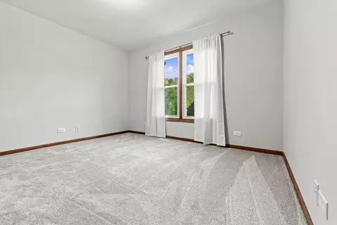 Bedroom - 170 Salford Dr, Algonquin, IL 60102 photo 8 of 9