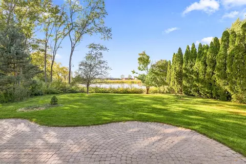 Exterior - 170 Salford Dr, Algonquin, IL 60102 photo 9 of 11