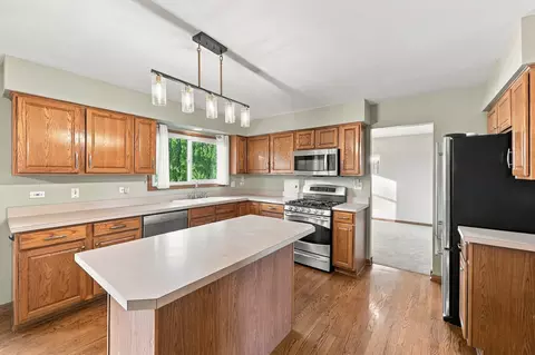 Kitchen - 170 Salford Dr, Algonquin, IL 60102 photo 3 of 3