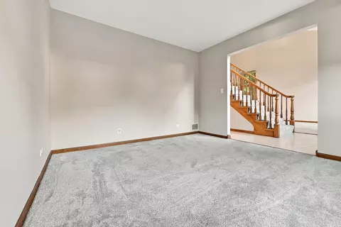 Living - 170 Salford Dr, Algonquin, IL 60102 photo 4 of 8