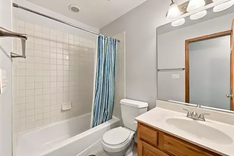 Bath - 170 Salford Dr, Algonquin, IL 60102 photo 3 of 3