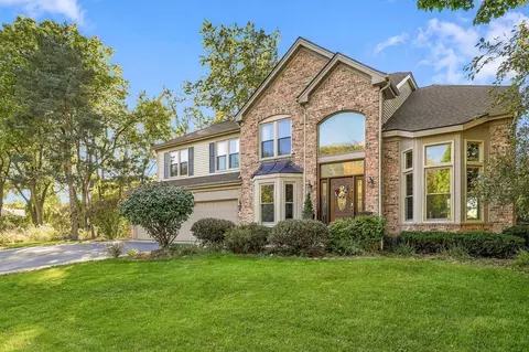 Exterior - 170 Salford Dr, Algonquin, IL 60102 photo 2 of 11