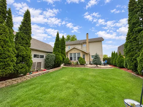 Exterior - 920 Parkview Ln, Des Plaines, IL 60016 photo 3 of 3