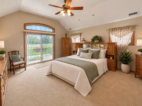 Bedroom - 920 Parkview Ln, Des Plaines, IL 60016 photo 1 of 3