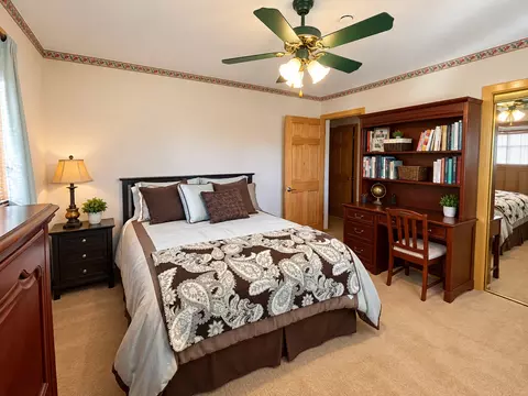 Bedroom - 920 Parkview Ln, Des Plaines, IL 60016 photo 3 of 3