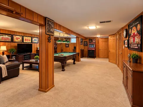 Entry Way - 920 Parkview Ln, Des Plaines, IL 60016 photo 1 of 1