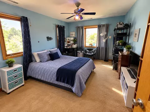 Bedroom - 920 Parkview Ln, Des Plaines, IL 60016 photo 2 of 3