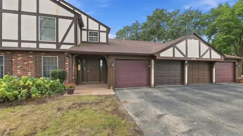 2158 Lancaster Cir #101C, Naperville, IL 60565