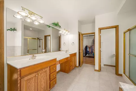 Bath - 1502 Cherry Rd, Oswego, IL 60543 photo 3 of 5