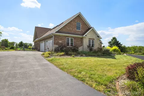 Exterior - 1502 Cherry Rd, Oswego, IL 60543 photo 7 of 9