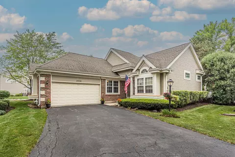 2026 N Windham Ct, Arlington Heights, IL 60004