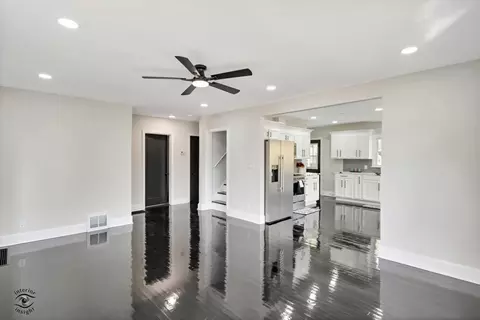 Living - 509 W Williams St, Kankakee, IL 60901 photo 3 of 4