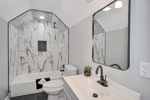 Bath - 509 W Williams St, Kankakee, IL 60901 photo 3 of 3