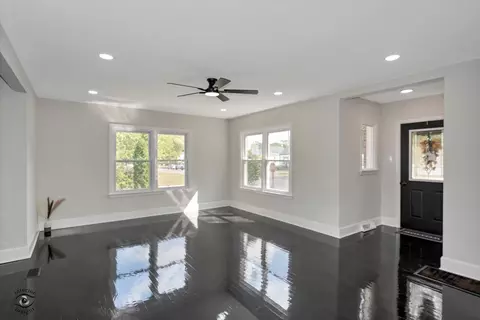 Living - 509 W Williams St, Kankakee, IL 60901 photo 2 of 4