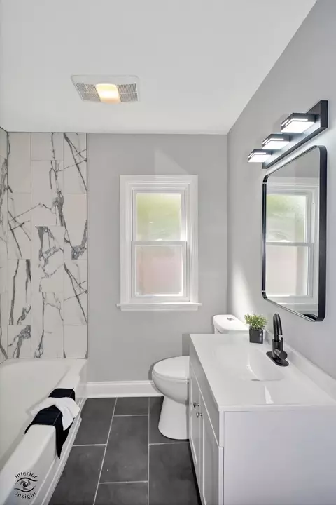 Bath - 509 W Williams St, Kankakee, IL 60901 photo 1 of 3