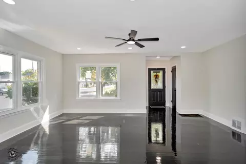 Living - 509 W Williams St, Kankakee, IL 60901 photo 1 of 4