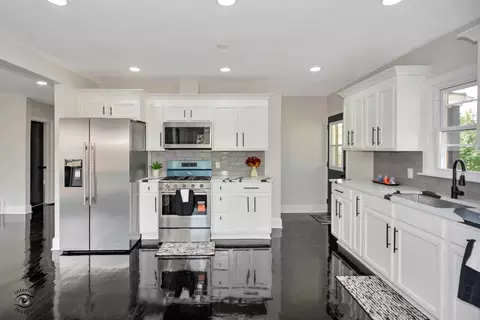 Kitchen - 509 W Williams St, Kankakee, IL 60901 photo 2 of 3