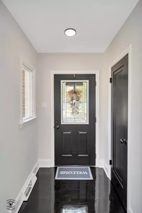 Entry Way - 509 W Williams St, Kankakee, IL 60901 photo 1 of 2