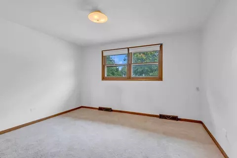 Bedroom - 1177 Meadow Ln, Elgin, IL 60123 photo 4 of 4