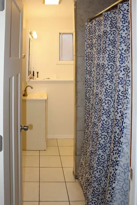 Bath - 409 E Cherry Hl, Addison, IL 60101 photo 2 of 2