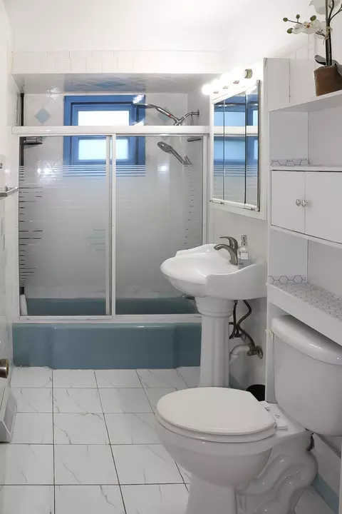 Bath - 409 E Cherry Hl, Addison, IL 60101 photo 1 of 2