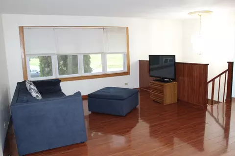 Living - 409 E Cherry Hl, Addison, IL 60101 photo 1 of 2
